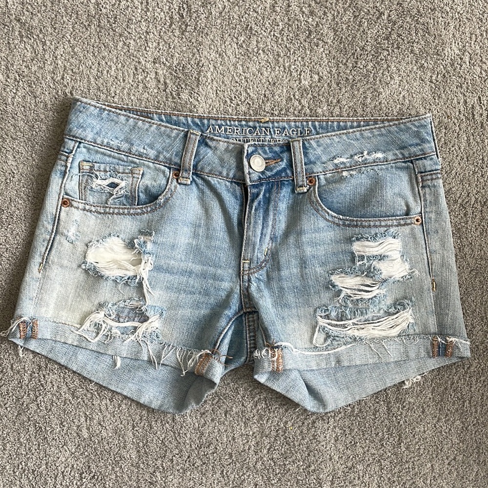 VGC American Eagle Light Wash Distressed Shorts - Size 2